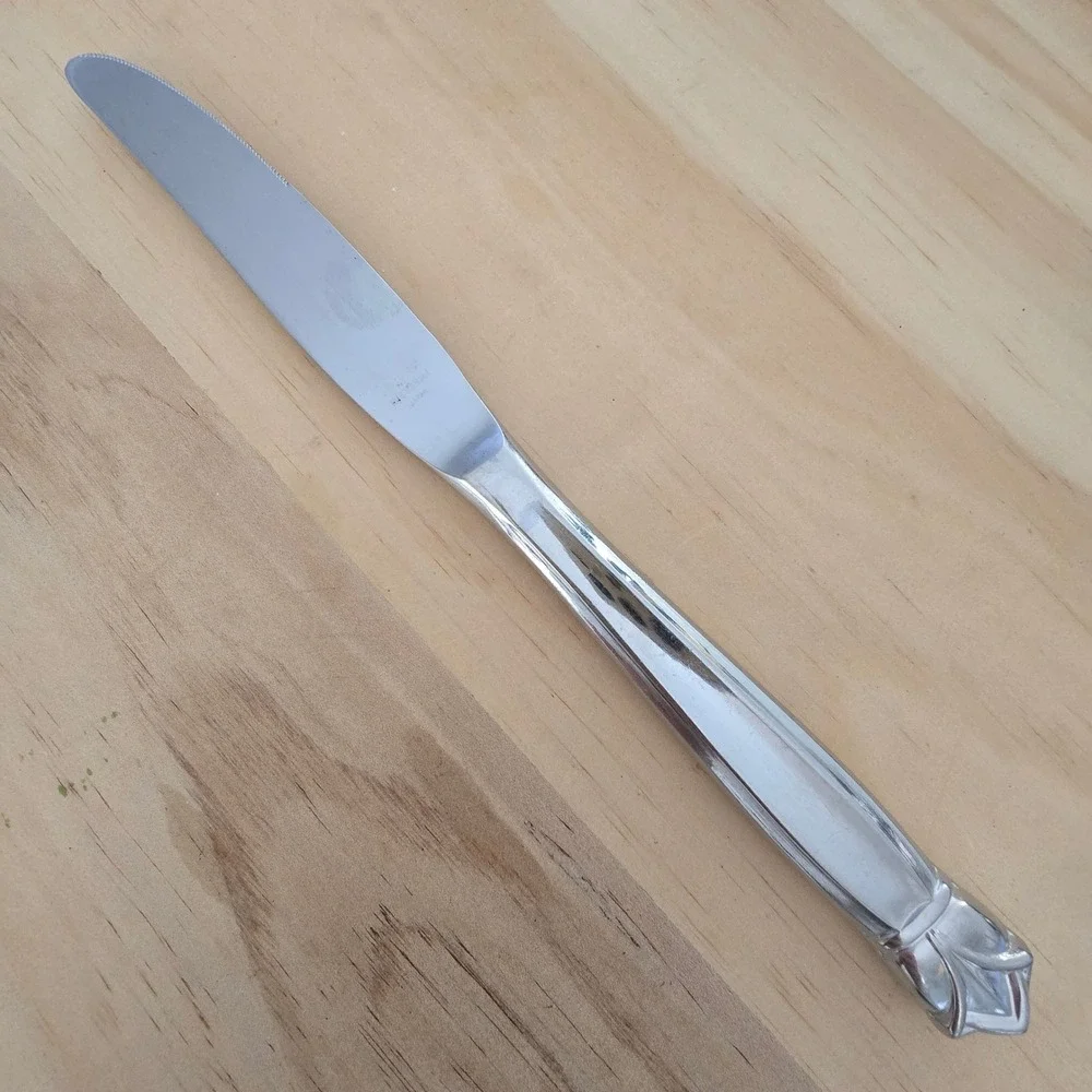 Set of 5 Water Lily Reed and Barton Table Knives Japan‎ Floral Detail 1990's